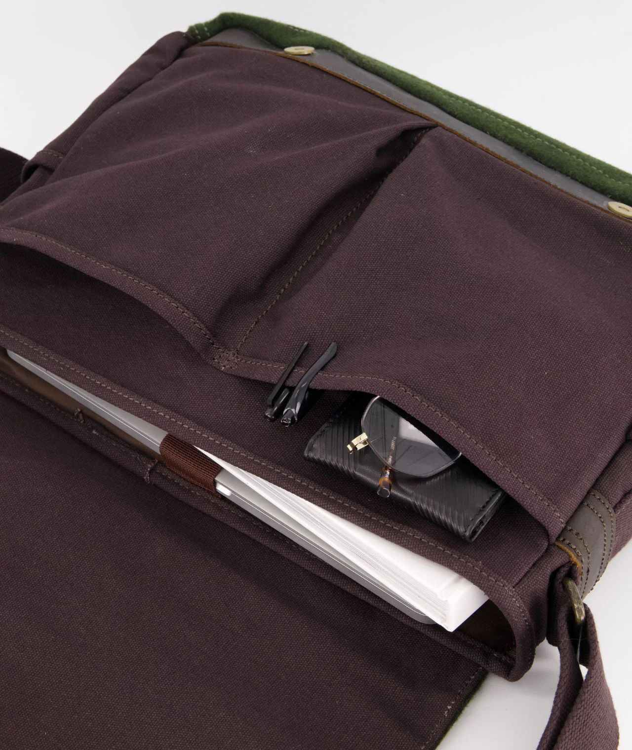 Hereford Messenger Bag - Image 6