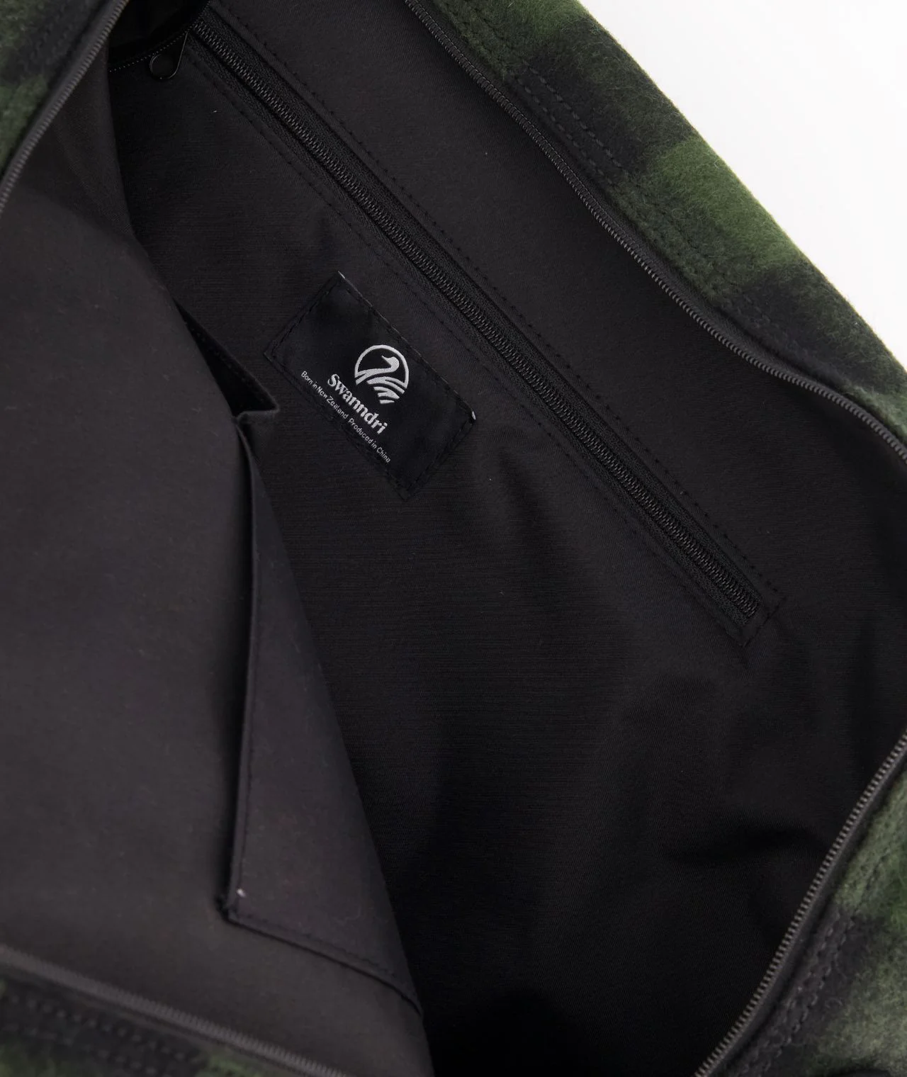 Kingston Weekender Bag - Image 9