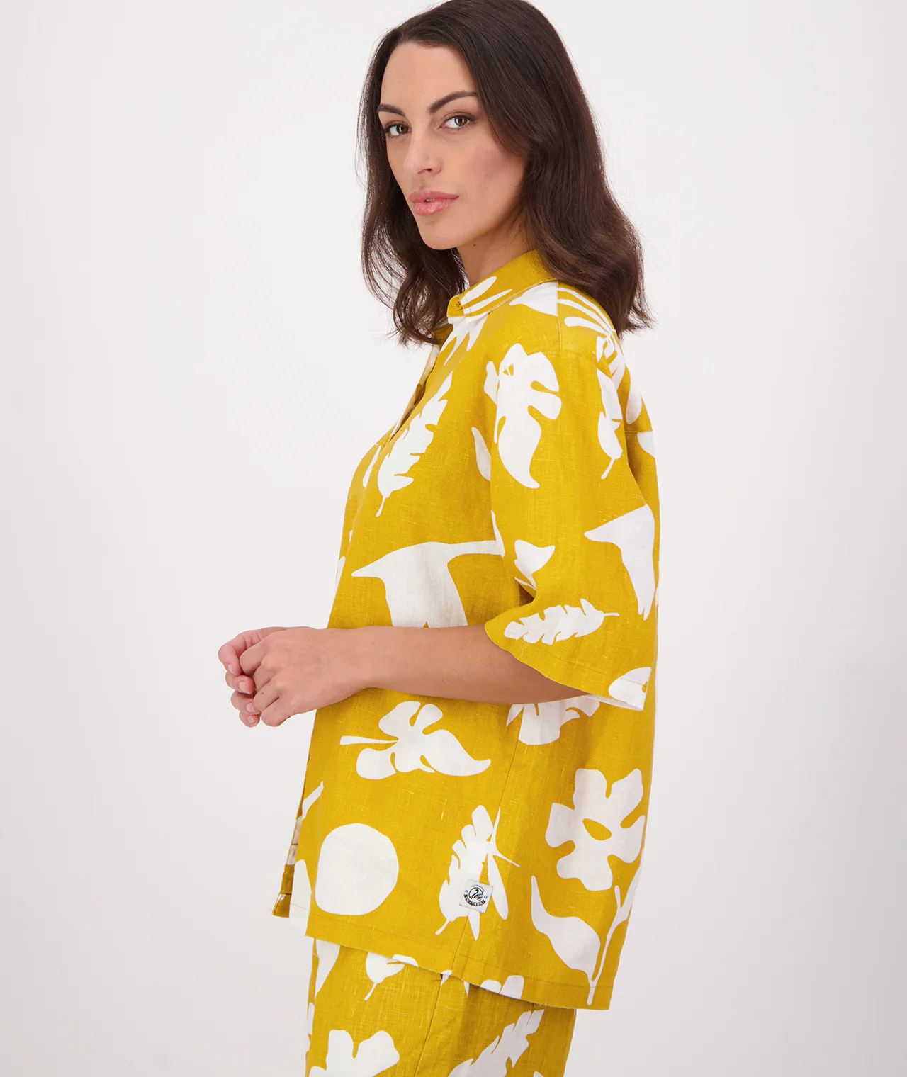 Women's Leafage Linen Short Sleeve Shirt - Image 2